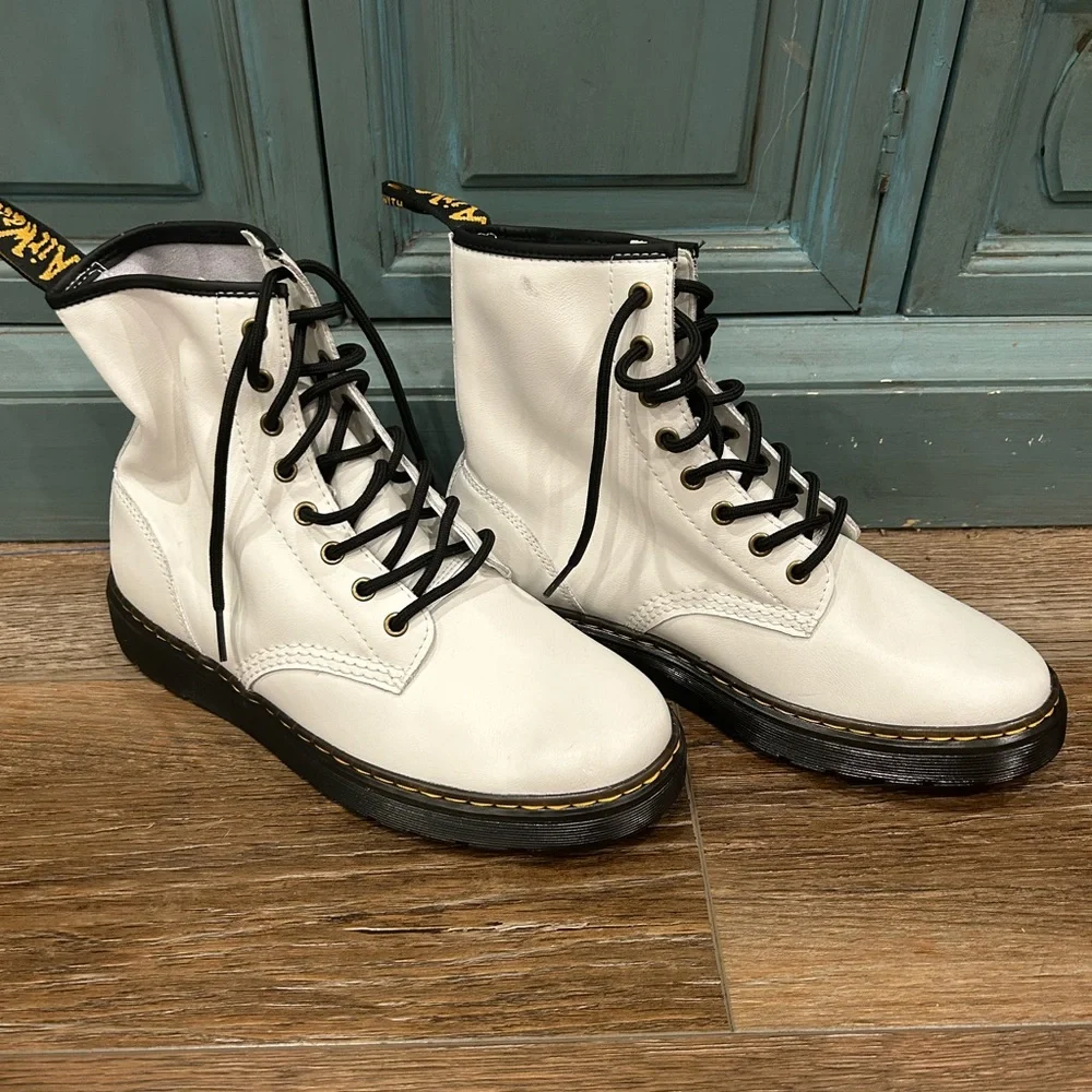 Dr Martens white combat boot - Picture 2 of 4